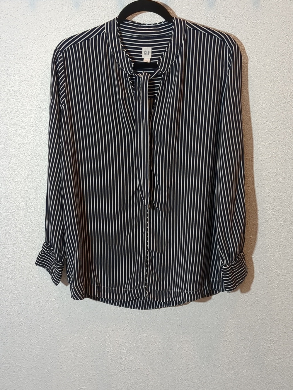 Gap Breezy Navy&White striped blouse w tie-neck - Perfect For Spring/Summer